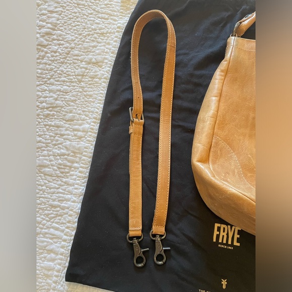 Frye Melissa Hobo and Zip Wallet in Beige in EUC - Picture 15 of 16